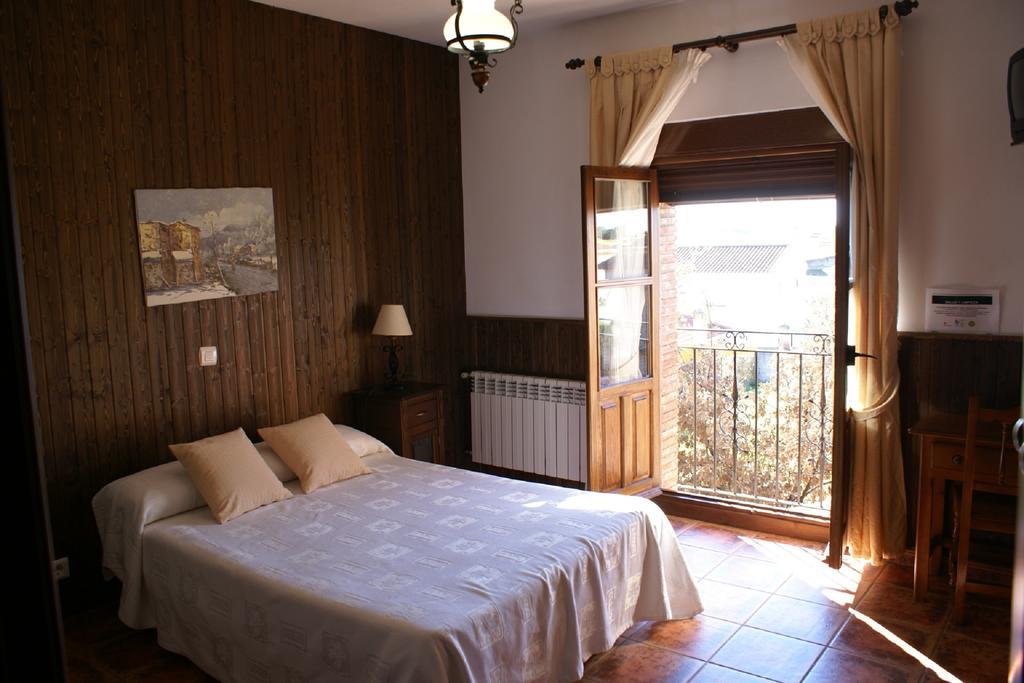 Casa Rural Pena Falcon Torrejón el Rubio Exterior foto