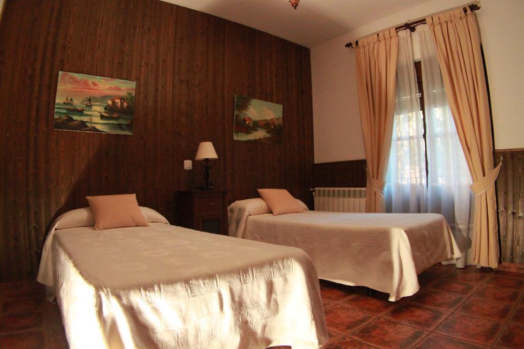 Casa Rural Pena Falcon Torrejón el Rubio Exterior foto