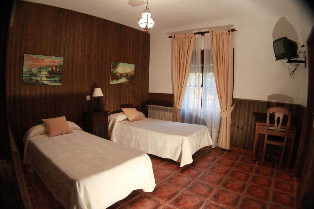 Casa Rural Pena Falcon Torrejón el Rubio Exterior foto